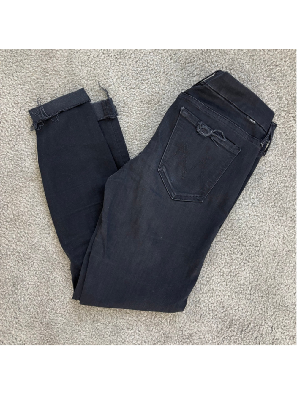 EUC MOTHER Looker Ankle Fray Distressed Jeans in Black | Sz 28